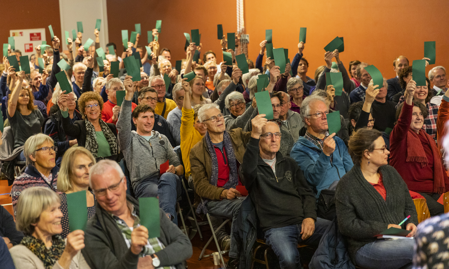 Bomvolle zaal geeft groene kaart - foto: Jurriaan Hoefsmit
